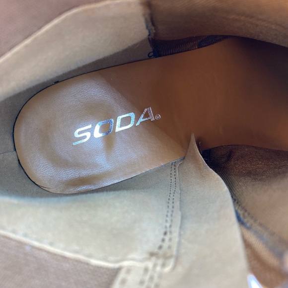 Soda heeled Boots - Picture 4 of 5